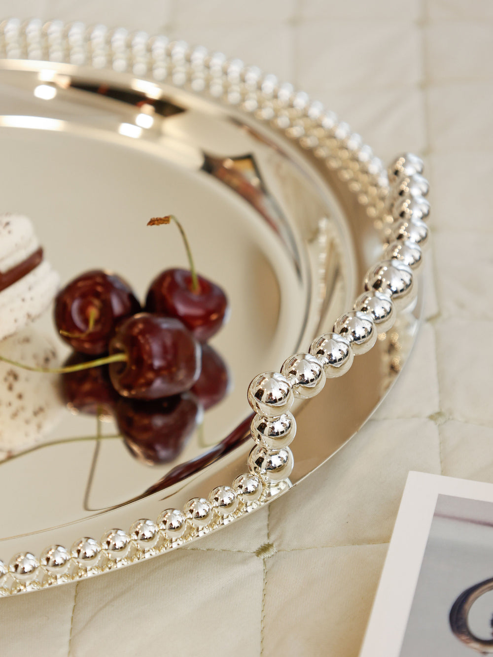 Verona Pearl Garland Round Serving Tray