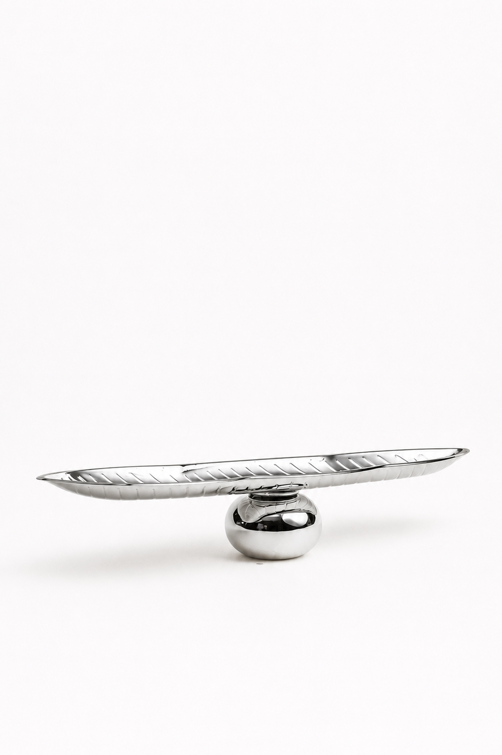 Verona Sculptural Leaf Ball Pedestal Dish
