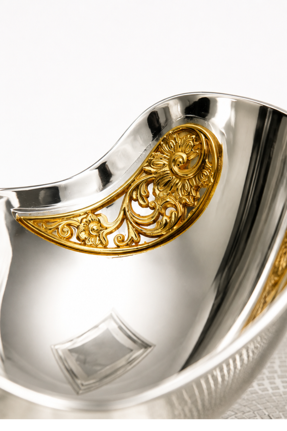 Fluted Teardrop Snack Bowl Duo with Handled Tray