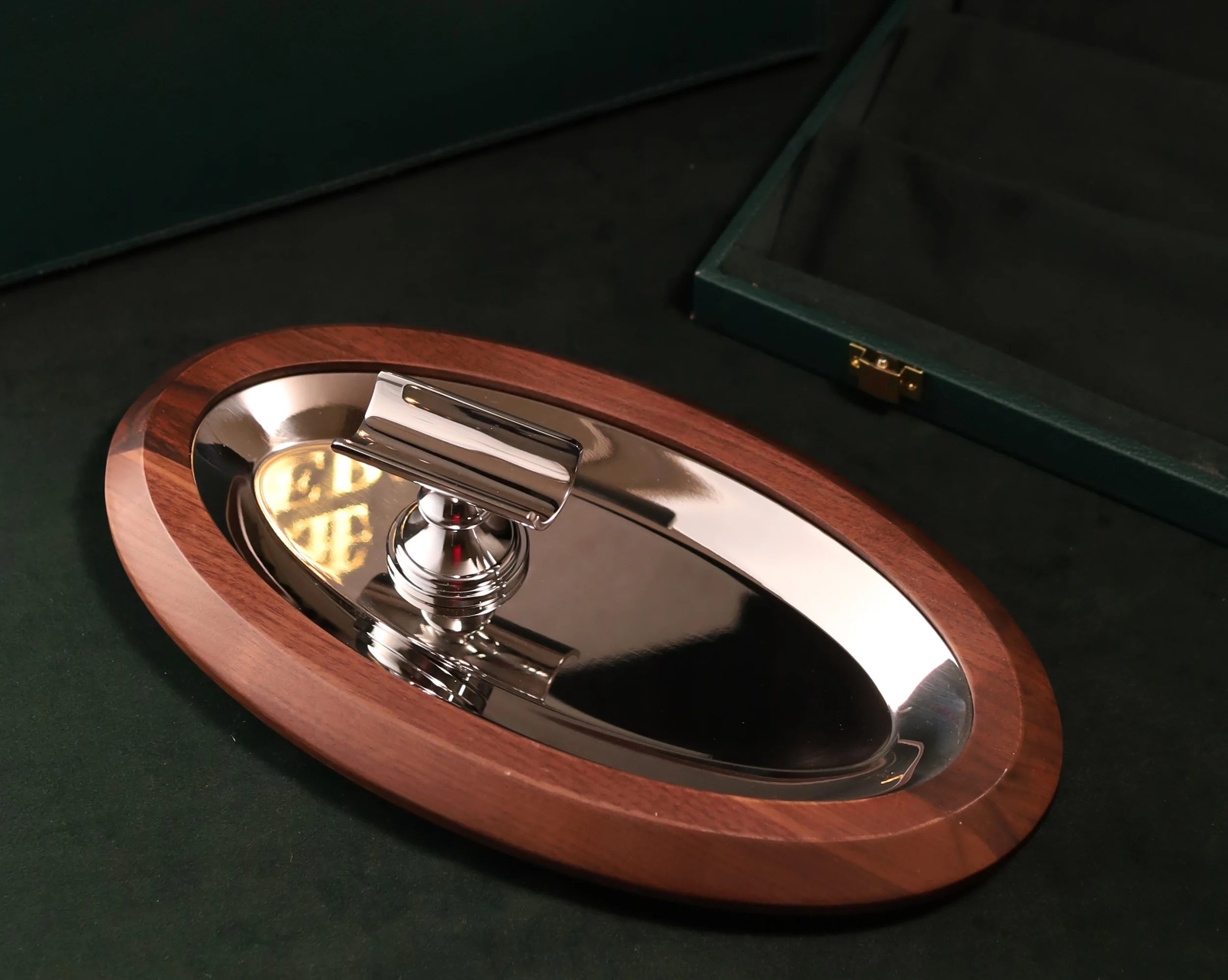 Ashtrays & Smoking Accessories